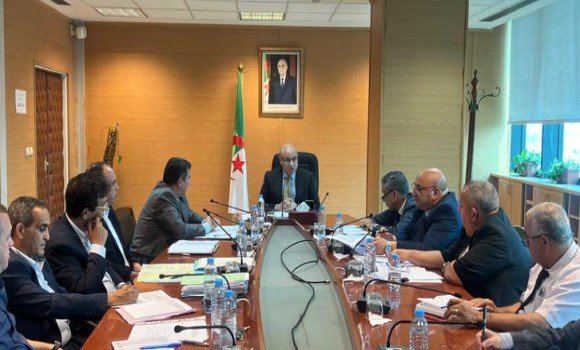 المعرض الإفريقي للتجارة البينية بالجزائر : وزير التجارة يترأس اجتماعا  تنسيقيا لمتابعة التحضيرات