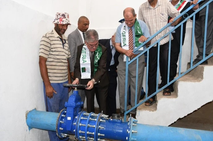 تزامنا مع إحياء يوم الشهيد بغليزان ..الشروع في تزويد عدة دواوير بمياه الشرب