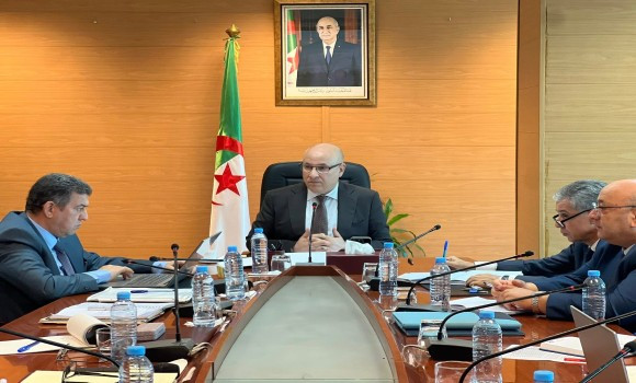 Recensement économique du produit national : M. Zitouni préside une réunion  consacrée à la présentation de l'audit des données