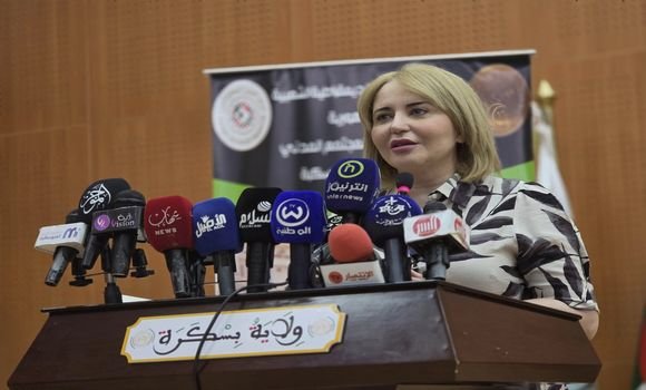 السيدة حملاوي تبرز من بسكرة أهمية التكوين في مجال العمل الجمعوي