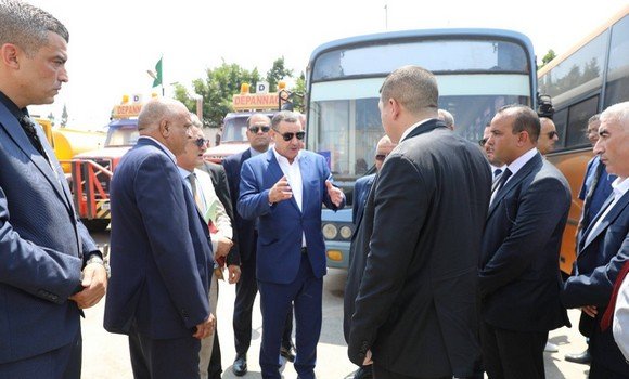 نقل جامعي: وزير النقل يشدد على ضرورة ضمان جاهزية الحافلات وتجديد الأسطول