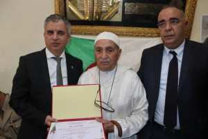 تكريم المجاهد لحرش الحبيب