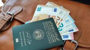 انطلاق عملية صرف المنحة السياحية المقدرة بـ750 يورو عبر 5 بنوك وطنية