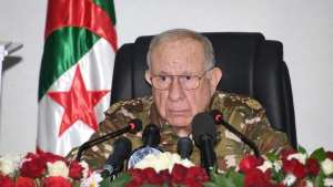 الفريق أول السعيد شنقريحة يهنىء  أشبال الأمة الناجحين في البكالوريا 