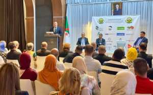 السيد زروقي يلتقي مع ممثلي الفيدرالية الوطنية لعمال البريد والمواصلات السلكية واللاسلكية