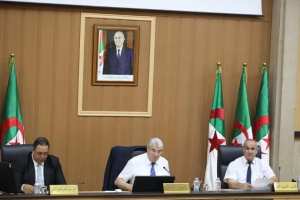 والي وهران يشرف على لقاء تحضيرا للدخول الجامعي المقبل