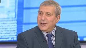 وزير الاتصال يزور الإعلامي علي ذراع بالمستشفى