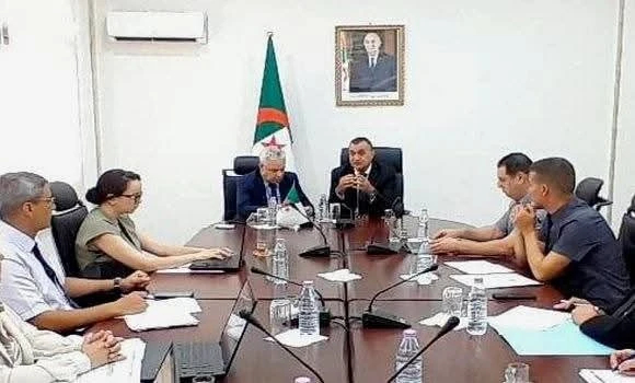 هاتف نقال: ضرورة التزام المتعاملين ببنود دفاتر الشروط واحترام التزاماتهم في مجال التغطية