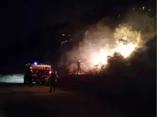 الطارف: وفاة 3أشخاص و 12 جريحا كحصيلة أولية في حادث اصطدام حافلة بشاحنة