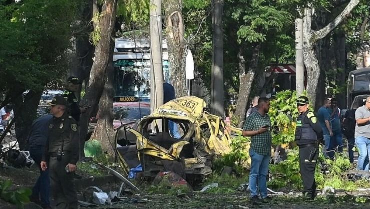 كولومبيا.. 5 قتلى و36 جريحا في هجوم بسيارة مفخخة على قاعدة جوية (فيديو)