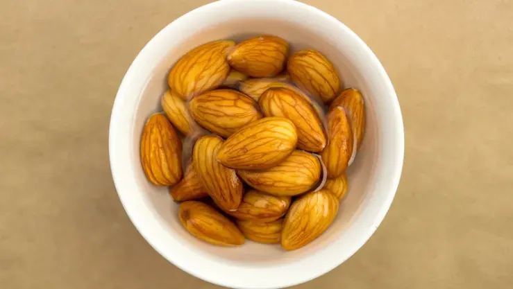 اللوز المنقوع يساعد في إنقاص الوزن.. كيف ذلك؟