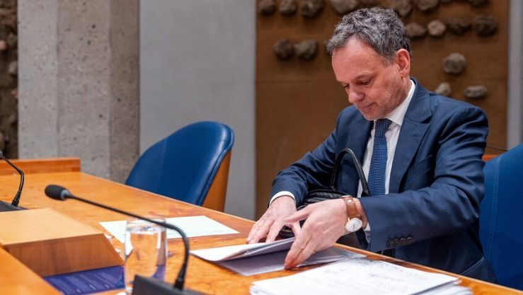 استقالة وزير الخارجية الهولندي وعدد من الوزراء بسبب خلافات بشأن العقوبات على إسرائيل