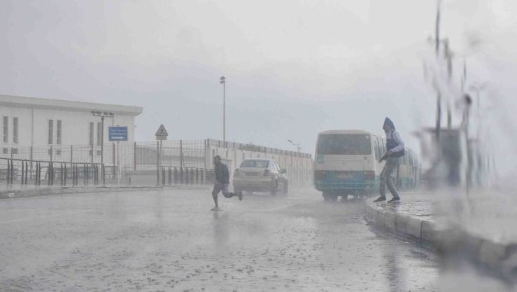 نشرة جوية خاصة: أمطار رعدية معتبرة بعدة ولايات هذا المساء