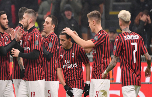 L'AC Milan chute d'entrée, Naples  sans trembler