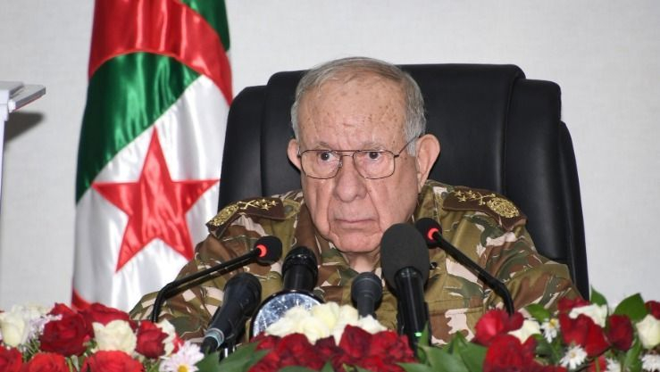 الفريق أول السعيد شنقريحة يهنىء  أشبال الأمة الناجحين في البكالوريا 