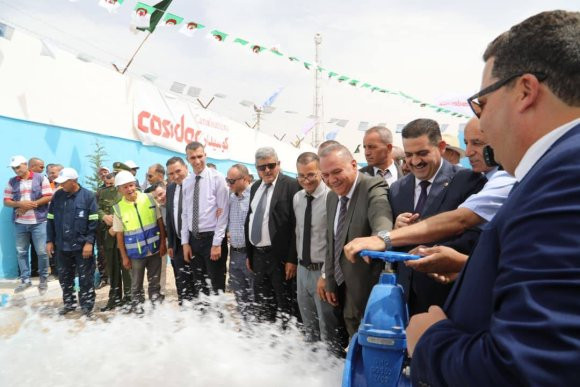 Le ministre de l'Hydraulique supervise le lancement de l'alimentation en eau potable de 11 communes à partir de la nappe souterraine de