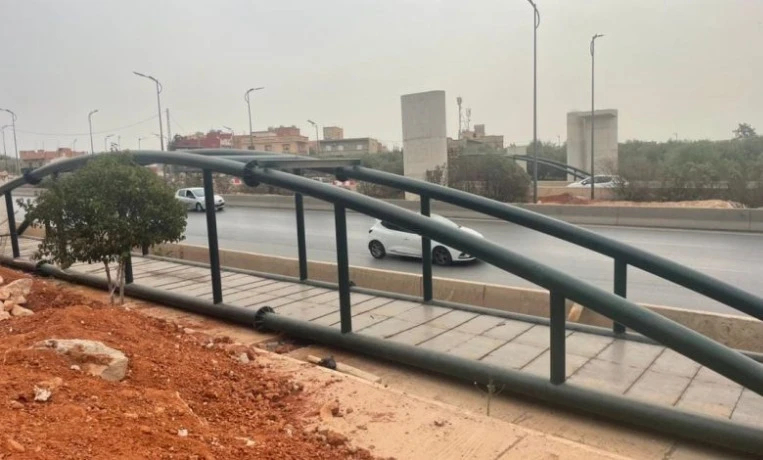 وهران : تحويل حركة المرور على مستوى الطريق الاجتنابي الرابع لاستكمال وضع  جسر علوي