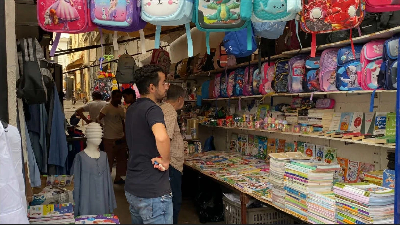 سوق المدينة الجديدة يعرف إقبالًا واسعًا قبيل الدخول الاجتماعي.....تراجع أسعار الأدوات المدرسية بنسبة 30%
