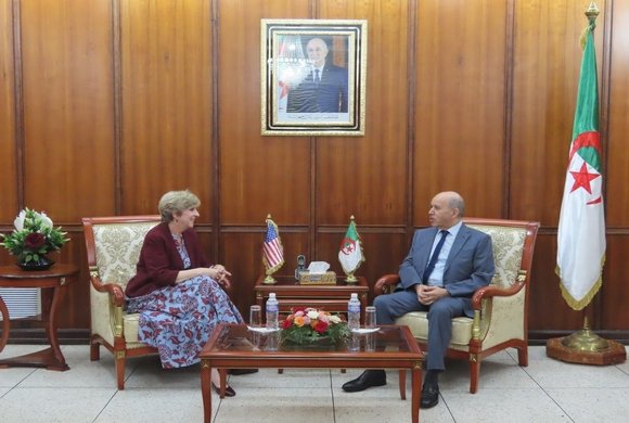 وزير الصحة وسفيرة الولايات المتحدة الأمريكية بالجزائر يبحثان سبل تعزيز التعاون الثنائي