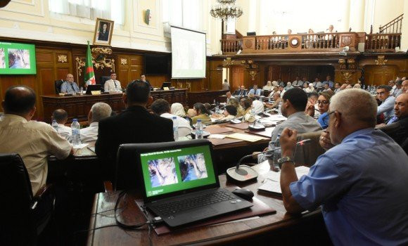 Wilaya d'Alger: réunion consacrée à la prochaine rentrée scolaire et aux mesures préventives en prévision des saisons d'automne et d'hiver
