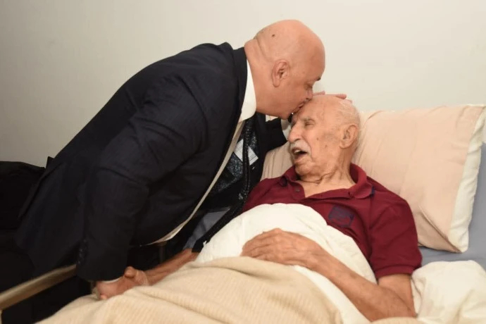 وزير المجاهدين يزور المجاهد الرائد رابح زراري