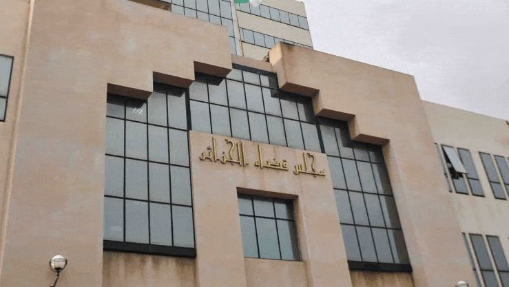 مجلس قضاء الجزائر: تفكيك شبكة لتبييض الأموال وحجز حوالي 124 مليار سنتيم وأزيد من مليون أورو