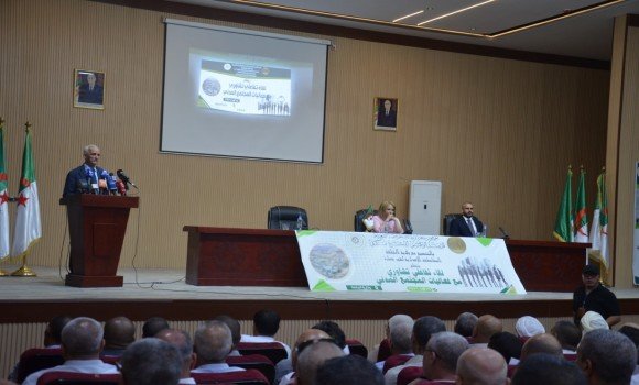 الجلفة : السيدة حملاوي تنظم لقاء مع فعاليات المجتمع المدني   