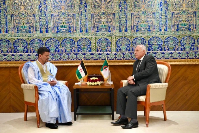 عطاف  يستقبل وزير الخارجية والشؤون الإفريقية للجمهورية العربية الصحراوية الديمقراطية