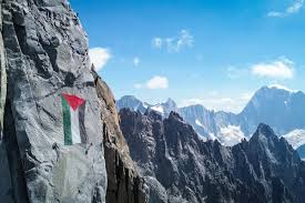 Planète (France/Europe) - Drapeau palestinien dans les Alpes: «Rappelons aux sportifs qu’il existe des choses plus importantes que nos petites ascensions»
