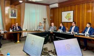 سيفي غريب يترأس اجتماع عمل مخصص لتنظيم معارض ونقاط تسويق للأدوات المدرسية