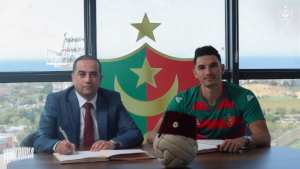 رسميا.. زين الدين فرحات يوقع في مولودية الجزائر