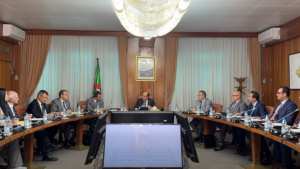 الوزير الأول بالنيابة يترأس اجتماعًا لتنظيم معارض جهوية استعدادًا للدخول المدرسي