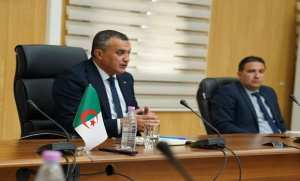 وزير البريد والمواصلات السلكية واللاسلكية يترأس لقاء تقييميا لتنفيذ مخطط عمل القطاع