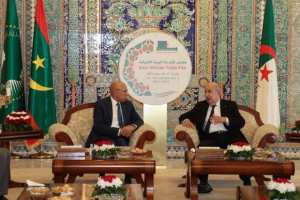 رئيس الجمهورية يجري محادثات مع نظيره الموريتاني بالقاعة الشرفية لمطار الجزائر الدولي
