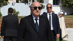 رئيس الجمهورية يصل إلى قصر المؤتمرات ويستقبل ضيوف الجزائر