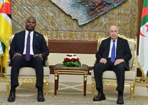 رئيس الجمهورية يخص نظيره الموزمبيقي باستقبال رسمي بمقر رئاسة الجمهورية