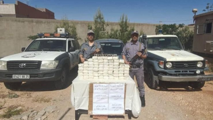 حجز مايقارب الـ 44 كغ من الكيف المعالج  على متن مركبة سياحية بالأغواط