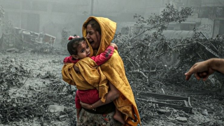 الدفاع المدني بغزة : من لا يموت بالقصف يموت بالجوع