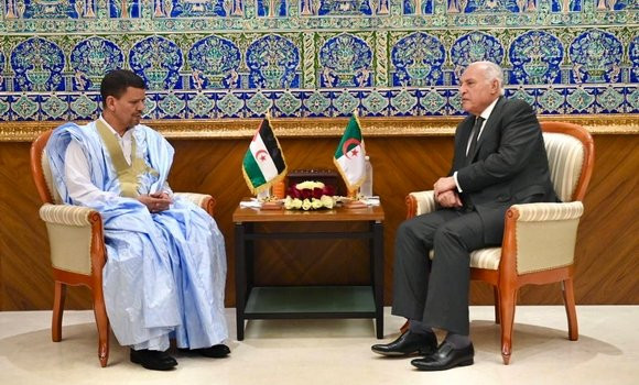 Attaf reçoit son homologue sahraoui