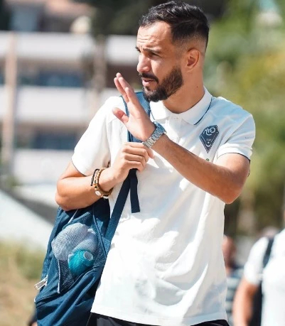 عوجان شكيب (لاعب مولودية وهران): 