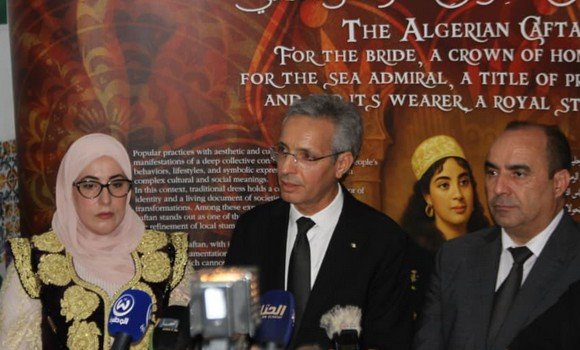 افتتاح الطبعة ال7 للمهرجان الثقافي الوطني للزي التقليدي بالجزائر العاصمة