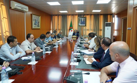 بحث علمي: بداري يشرف على إطلاق مشروع صناعة محرك يشتغل بالهيدروجين الأخضر  