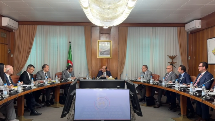 الوزير الأول بالنيابة يترأس اجتماعًا لتنظيم معارض جهوية استعدادًا للدخول المدرسي