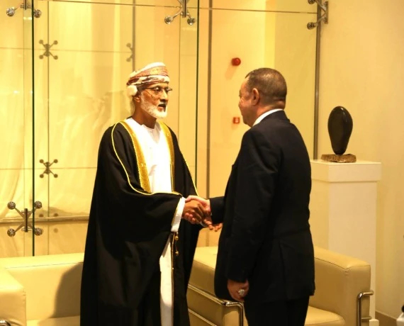 وزير النقل يقوم بزيارة عمل إلى  سلطنة عمان