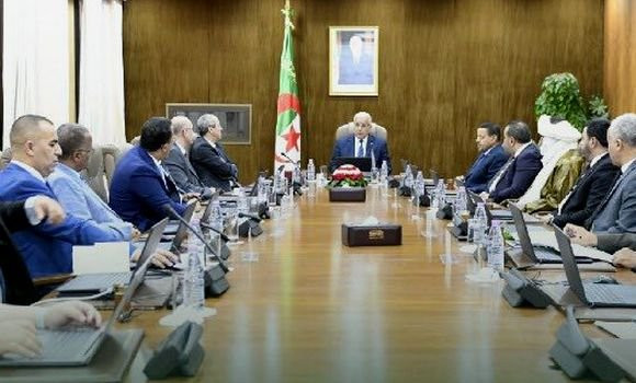 Boughali préside une réunion du Bureau de l'APN