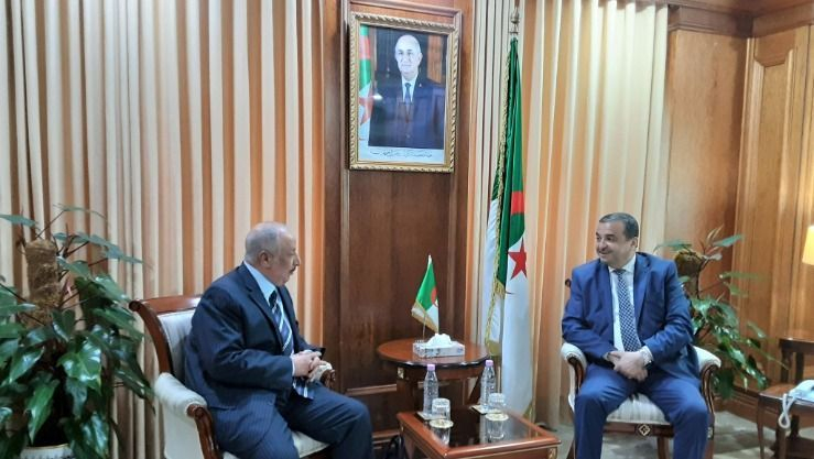 عرقاب يبحث فرص التعاون مع الشركة الكويتية مترو القابضة في مجال الطاقات المتجددة وتطوير مشاريع الهيدروجين الأخضر