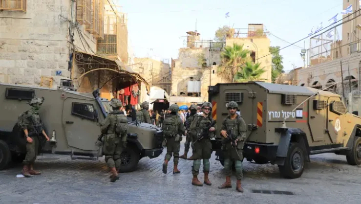 الاحتلال يعتقل رئيس بلدية الخليل بالضفة الغربية