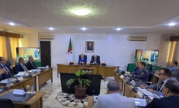 الوزير الأول بالنيابة يؤكد على ضرورة استكمال كافة التدابير لإنجاح الدخول الاجتماعي