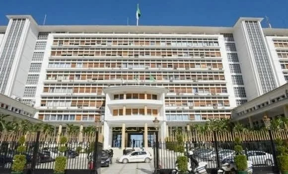 استيراد 10 الاف حافلة جديدة لنقل المسافرين: غريب يترأس اجتماعا لتحديد اجراءات تجسيد العملية