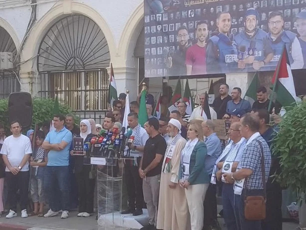 وقفة تضامنية بالجزائر العاصمة تنديدا باغتيال الاحتلال الصهيوني للصحفيين  الفلسطينيين بغزة